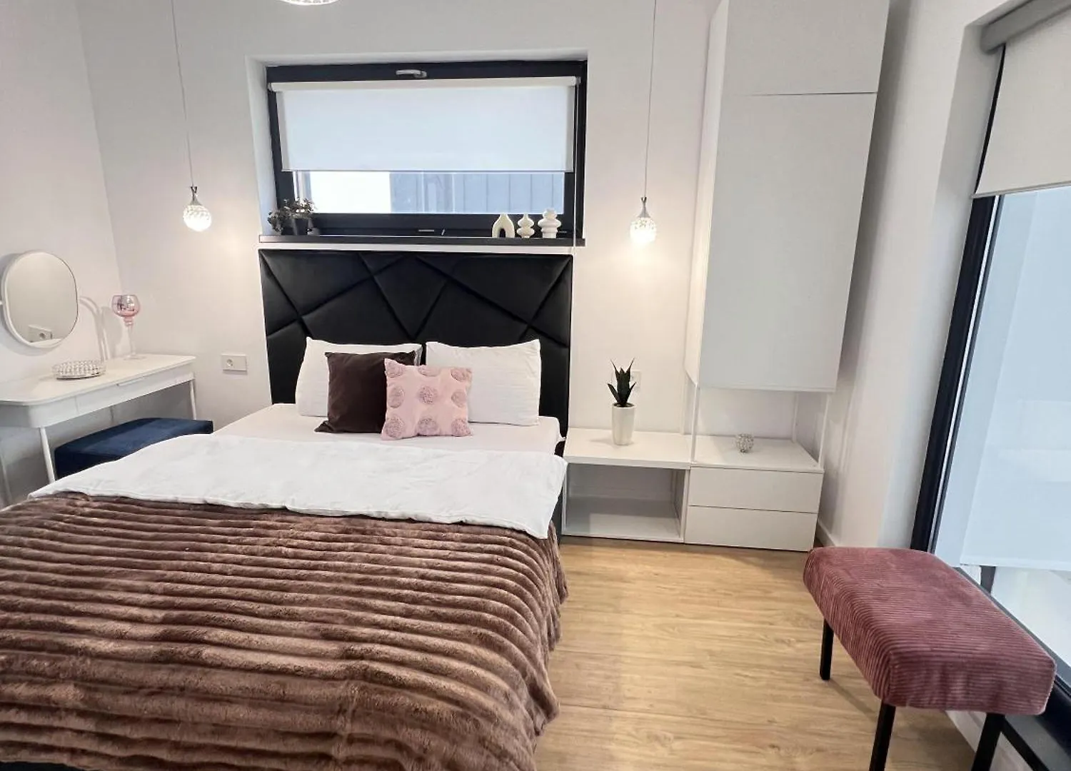 Agrey Frame Residence Villas Bükreş 0*,